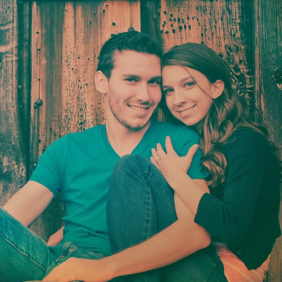 Meet Your Posher, Laura! - Picture 3 of 4